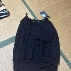 黒いノースリーブチュニック