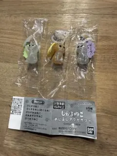 しかるねこ　ガチャガチャ　めじるしアクセサリー