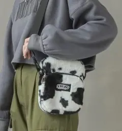 新品★スピンズ 牛柄 ファー スクエアショルダーバッグ ユニクロ✱ビームス系