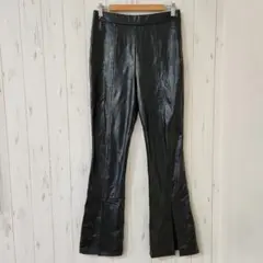 Wild Fable フェイクレザー フレアパンツ 黒 M 裾スリット 美脚