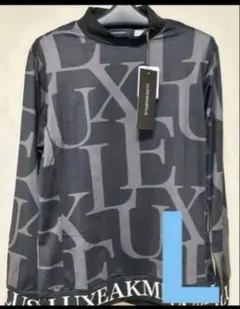リュクスエイケイエムプラス 裾ロゴ総柄モックネック 裏起毛 ハイネックシャツ