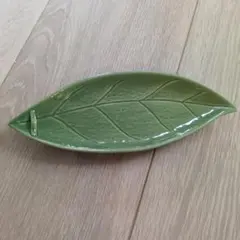 葉っぱ型 線香立て 陶器製 緑色