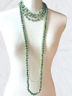 エメラルドグリーン5連ロングネックレス　ウッドビーズ