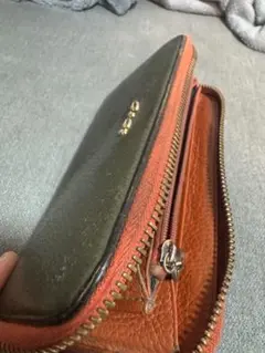 オレンジとグリーンのレザー長財布