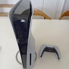 PlayStation 5 本体とコントローラー