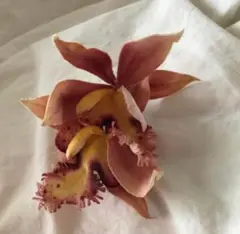 花モチーフ ブローチ ピンク系 布製