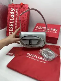 未使用 シルバー DIESEL ショルダーバッグ ブランドロゴはシルバー