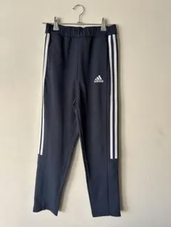 【新品未使用】adidas キッズ　ジャージパンツ140