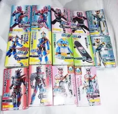 装動 仮面ライダーリバイス「五十嵐ファミリーライライダーセット」バイス ラブコフのサムネイル