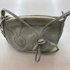 イビザグレー 花の刺繍 ショルダーバッグ タッセル付き