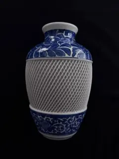 【美品】有田焼 寿峰作 染付 牡丹唐草 透かし網目 花瓶 二重構造 花器 飾り壺のサムネイル