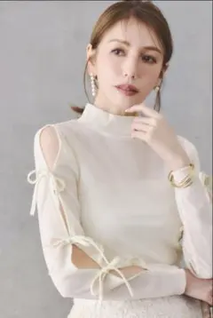 新品【美香さんコラボ】ノスタルジアリボンスリーブシアーベロアハイネック ホワイトのサムネイル