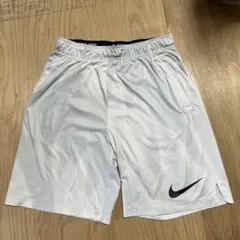 Nike DRI-FIT ホワイト ショートパンツ M