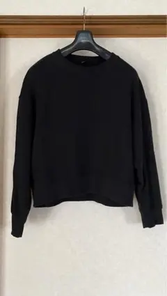 UNIQLOブラック クルーネック トレーナー