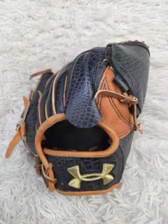 美品　UNDER ARMOUR アンダーアーマー クロコダイル 軟式 投手用