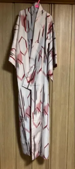 銘仙風 可愛い　洗える着物　美品　　小紋 アッシュ・エル 矢羽根 矢絣　ピンクのサムネイル
