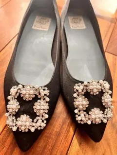 Emma Frances ビジュー付きフラットシューズ ブラック