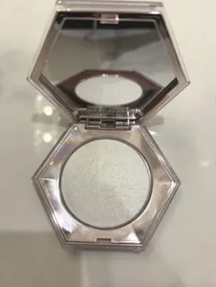 FENTY BEAUTY DIAMOND BOMB ハイライトのサムネイル