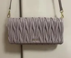 miumiu　ミュウミュウ　マテラッセショルダーバッグ ピンクベージュ カーフ