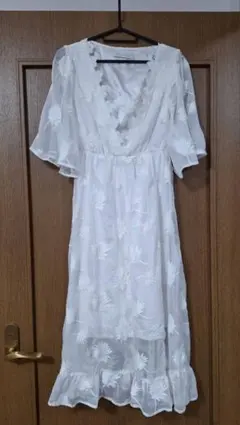 MERCURY DUOフラワー刺繍白ワンピース