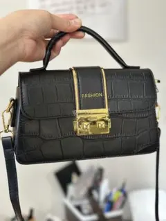 クロコダイル風黒ショルダーバッグ