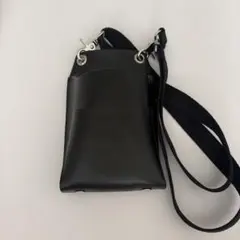 黒 合成皮革 ポーチ ストラップ付き