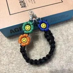 パラコード　ハンドスマホストラップ　☺︎ニコちゃん☺︎ お花　ハンドメイド