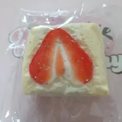 kikisquishy アップルパイは甘くない 苹果派不甜 いちごサンド ケーキ