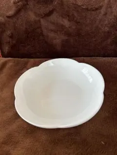 花びら型の白い皿 3枚セット