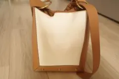 【最終値下げ】CHARLES & KEITH キャンバススタッズ バケツバッグのサムネイル