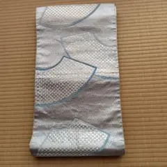 光沢のある扇形刺繍模様の袋帯