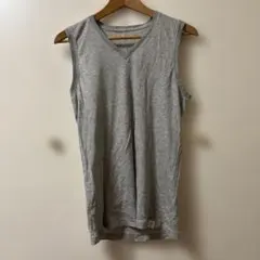 UNIQLOタンクトップ　Lサイズ　グレーのサムネイル