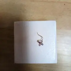 花形 ピアス(片耳用) 紫色ストーン付き4℃10kホワイトゴ-ルド