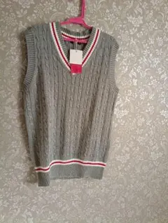 グレー ケーブル編み Vネック ニットベスト Lサイズ