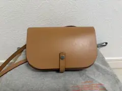 IL BISONTE　ブラウン フラップショルダーバッグ