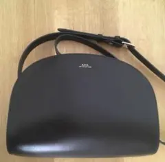 A.P.C. 黒 ショルダーバッグ