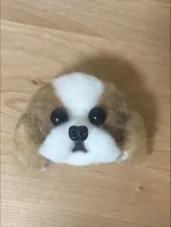 羊毛フェルト ゴールデンレトリバーブローチ - メルカリ