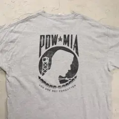 BASICSS POW MIA グレー シンプグラフィックプリント Tシャツ