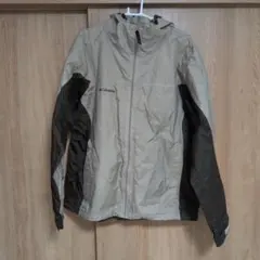 送料無料。Columbia マウンテンパーカー