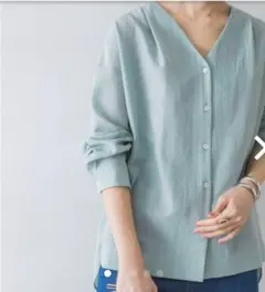 【URBAN RESEARCH】Vネックタック ブラウスのサムネイル