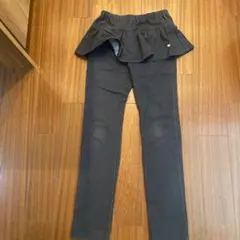 フリル付きダークグレーパンツ