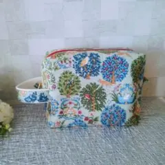 森のどうぶつ柄ボックスポーチ　コスメポーチ　スクエアポーチ　マルチポーチ