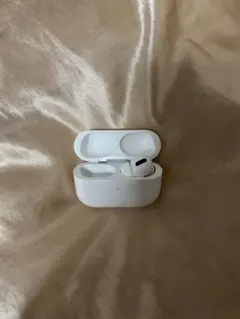 AirPods Pro第1世代 本体（右耳のみ）　充電ケース付き