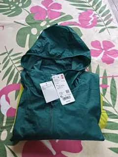 新品未使用　UNIQLO ポケッタブルUVカットパーカ XL 新品のサムネイル