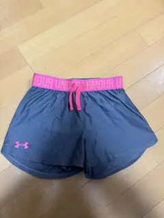 アンダーアーマー　140cm ハーフパンツ グレー/ピンク