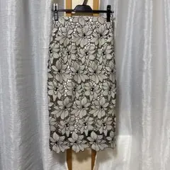 JUSGLITTY 花柄刺繍タイトスカート サイズ0