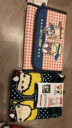 【新品】しまむら サンリオ パティ&ジミー多収納ケース　チェック柄＆ハンドタオル