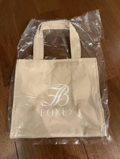 FOXEY ベージュ トートバッグ　エナメルミニトートのサムネイル