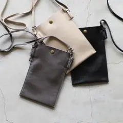 新品　レザースマホポシェット ベージュ 本革　メイクアップ　サコッシュのサムネイル
