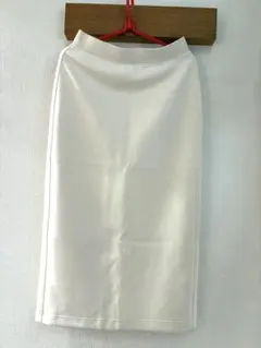 ユニクロ　ホワイト タイトスカート スリット入り